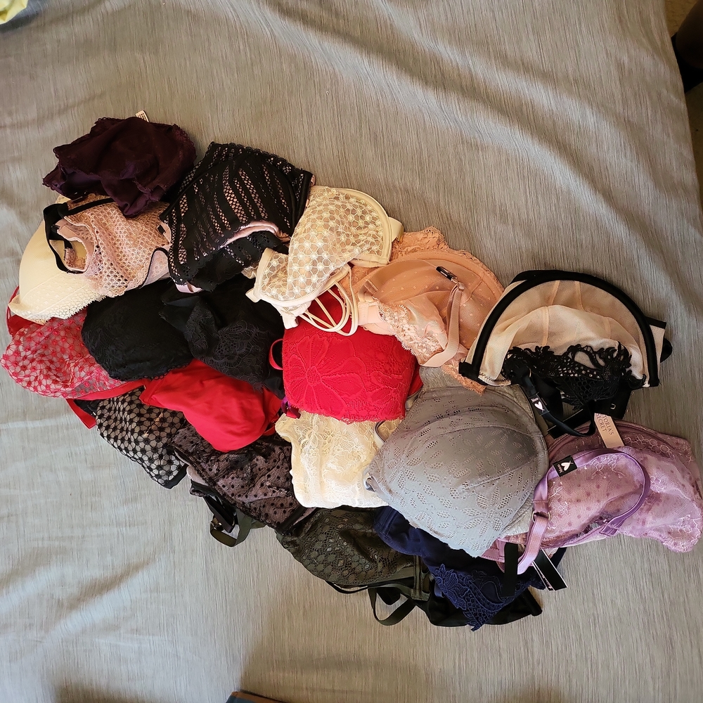 Lot of 20 Victoria Secret Bras